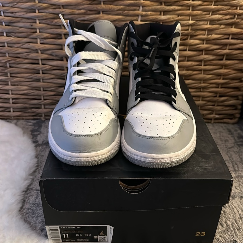 Air Jordan one mids